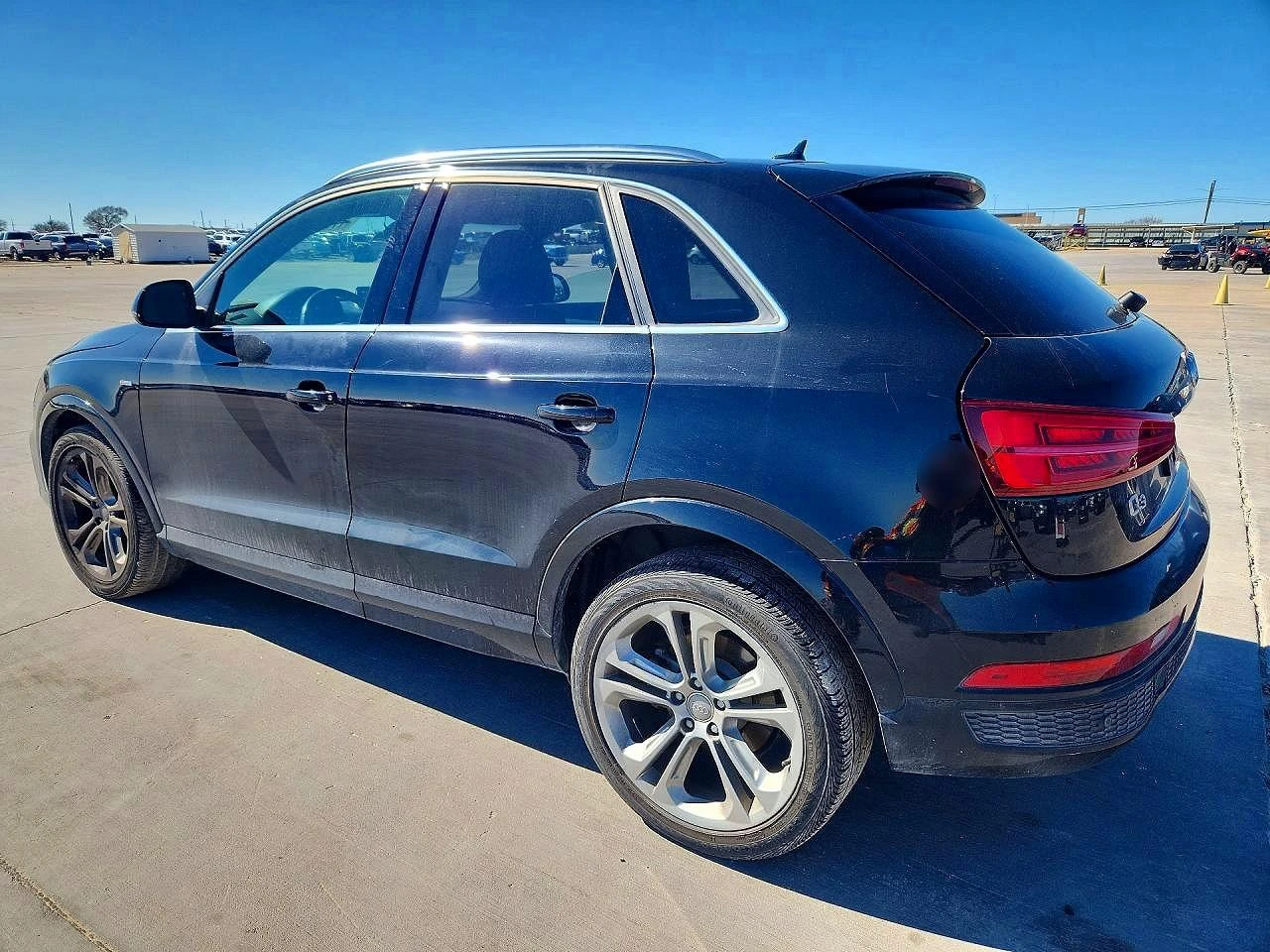 Audi Q3 2.0l Premium Plus, снимка 2 - Автомобили и джипове - 54417284
