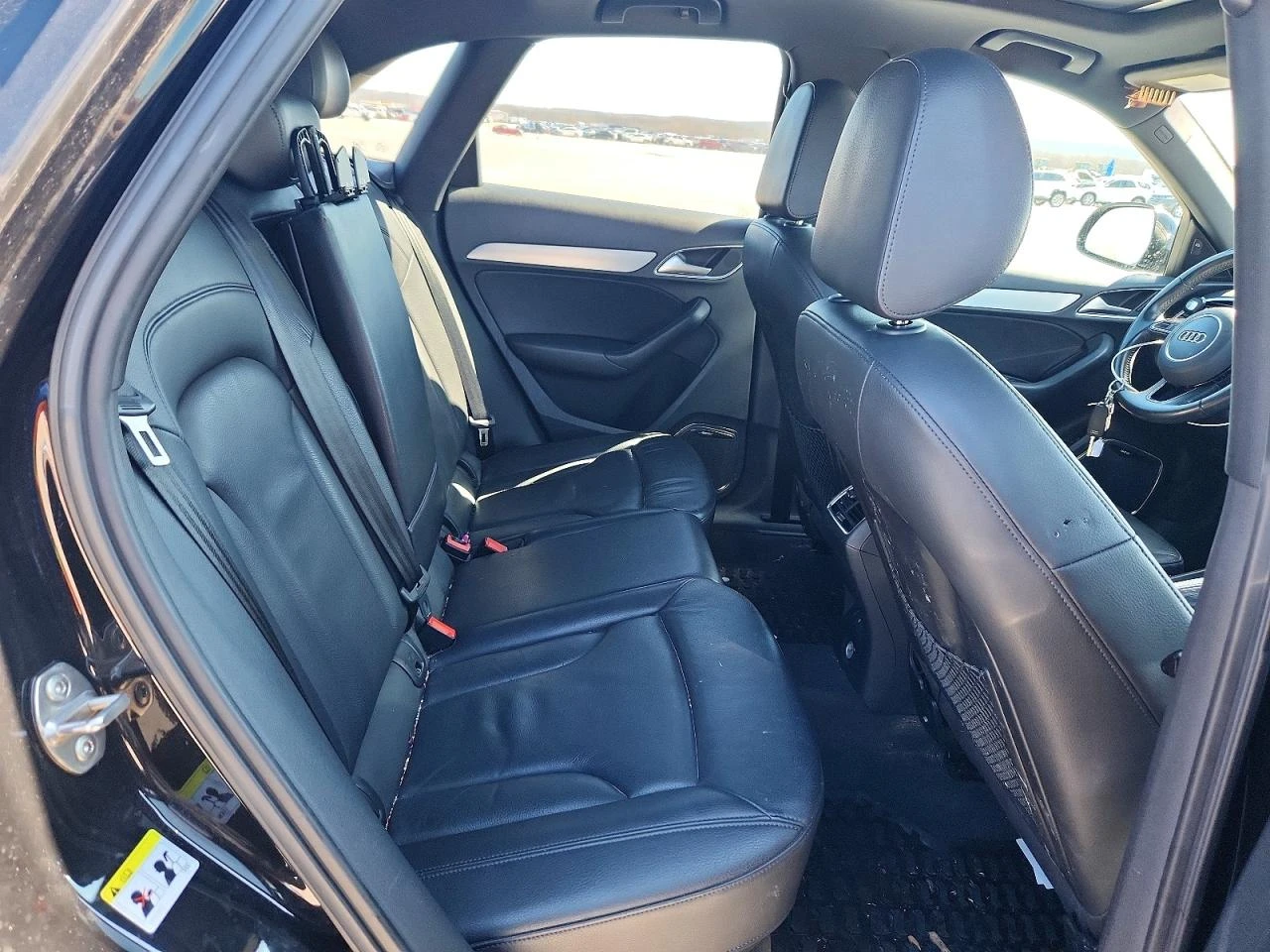 Audi Q3 2.0l Premium Plus, снимка 11 - Автомобили и джипове - 54417284