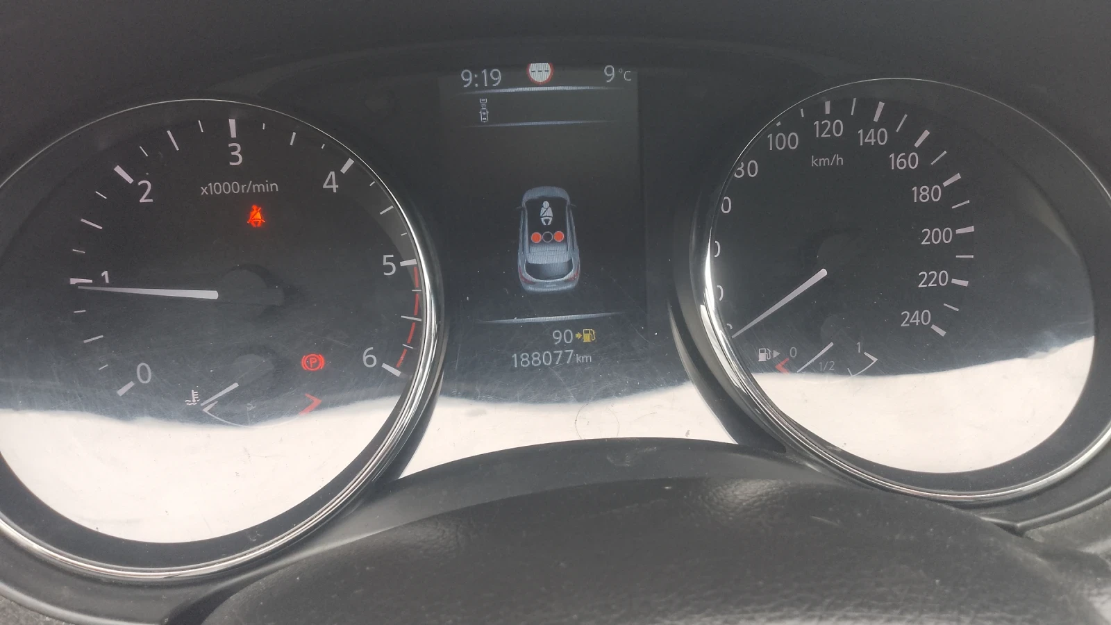 Nissan Qashqai 1.5dci-panorama/360 kamera, снимка 5 - Автомобили и джипове - 54583437