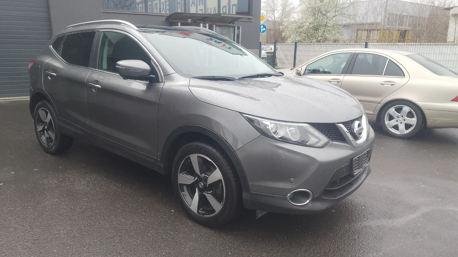 Nissan Qashqai 1.5dci-panorama/360 kamera, снимка 2 - Автомобили и джипове - 54583437