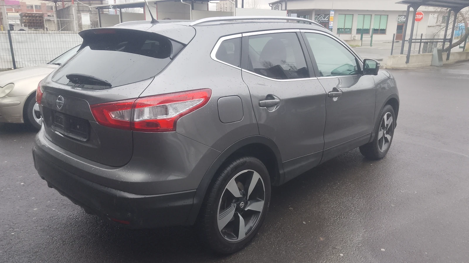 Nissan Qashqai 1.5dci-panorama/360 kamera, снимка 3 - Автомобили и джипове - 54583437