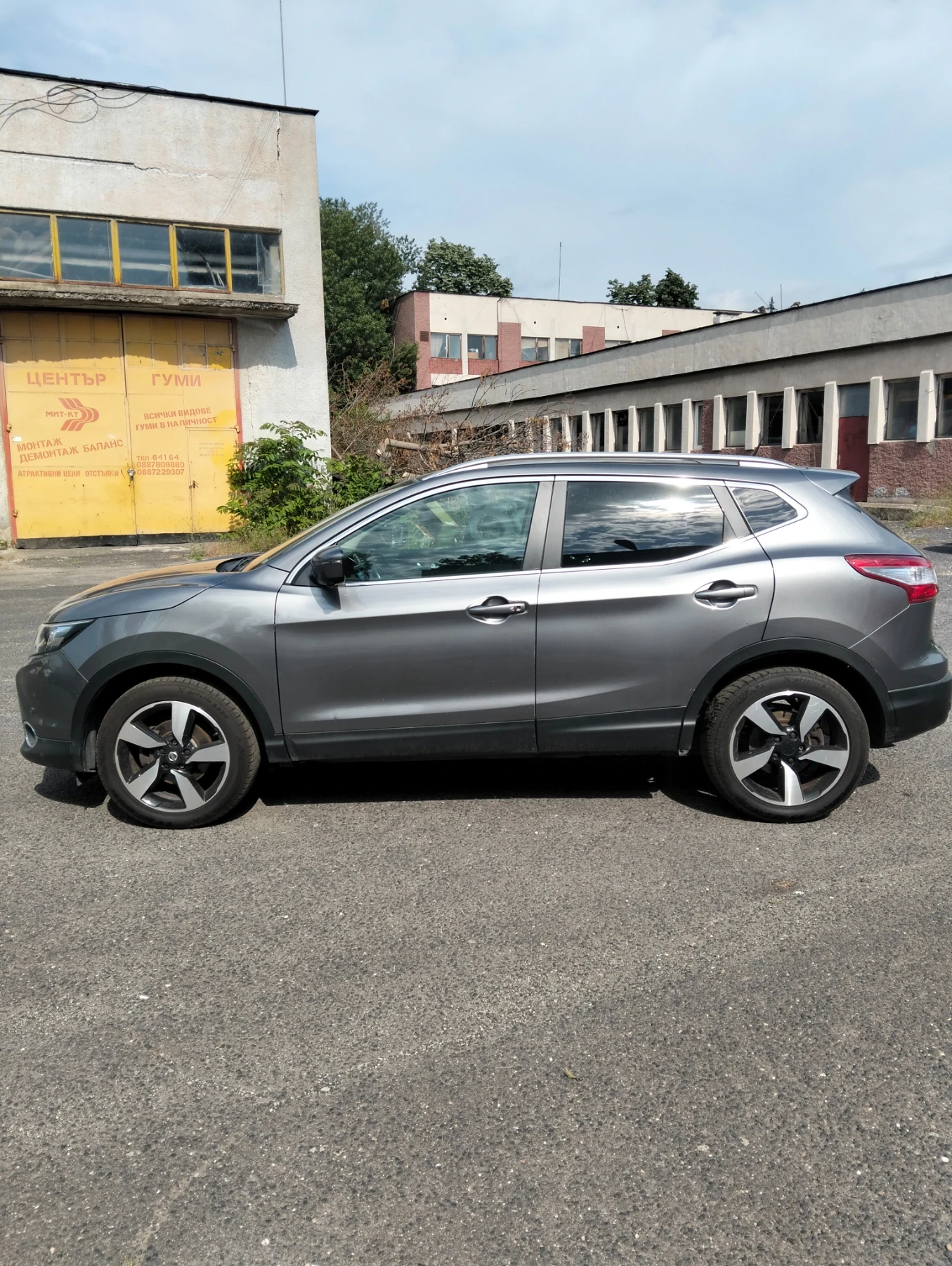 Nissan Qashqai 1.5dci-panorama/360 kamera, снимка 4 - Автомобили и джипове - 54583437