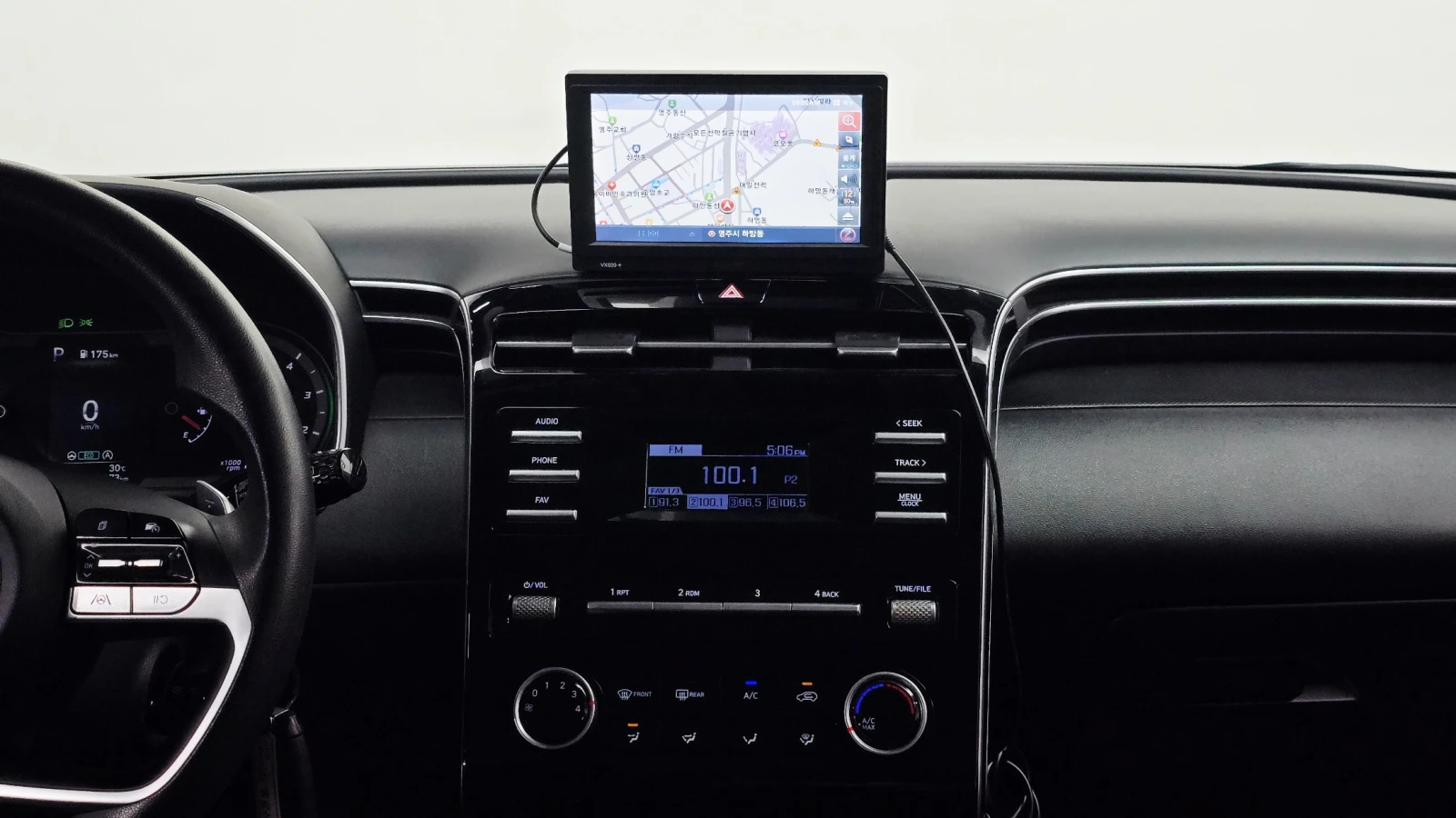 Hyundai Tucson 2.0 Modern* КРАЙНА ЦЕНА, снимка 13 - Автомобили и джипове - 55594488