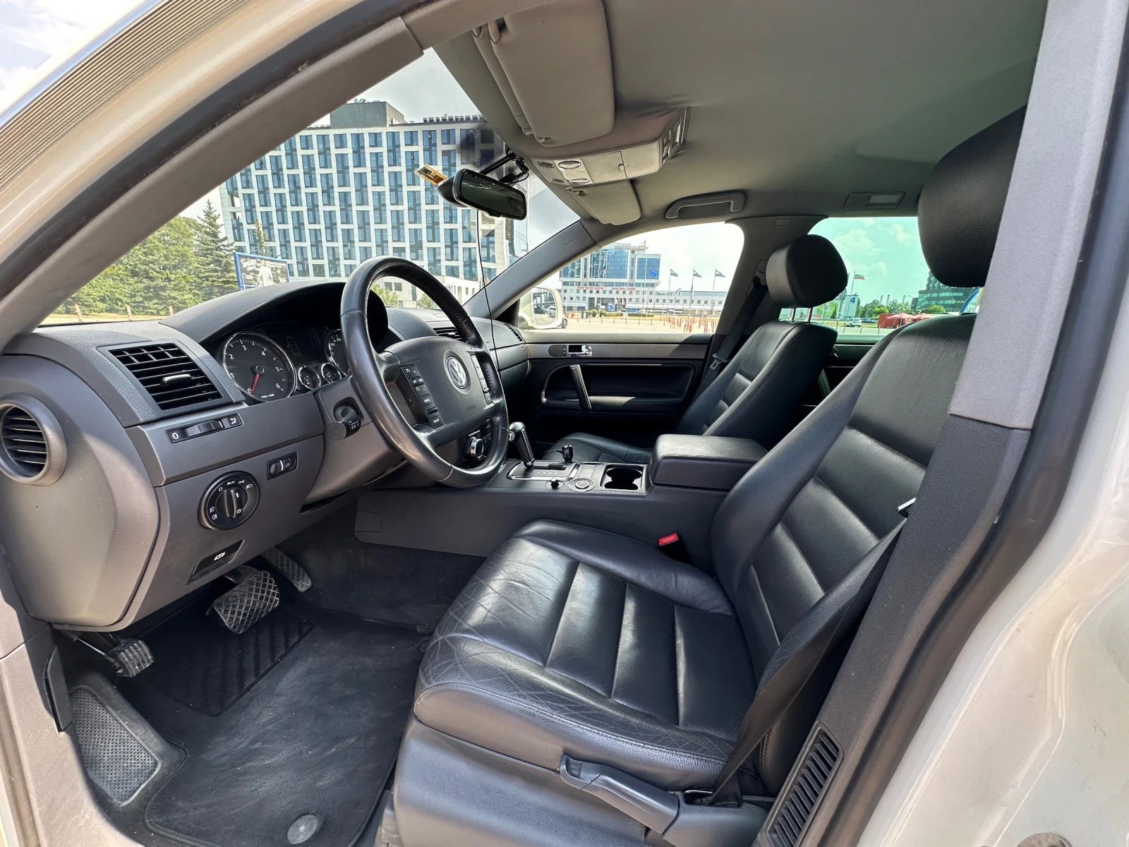 VW Touareg 3.0 TDI, снимка 9 - Автомобили и джипове - 55616397