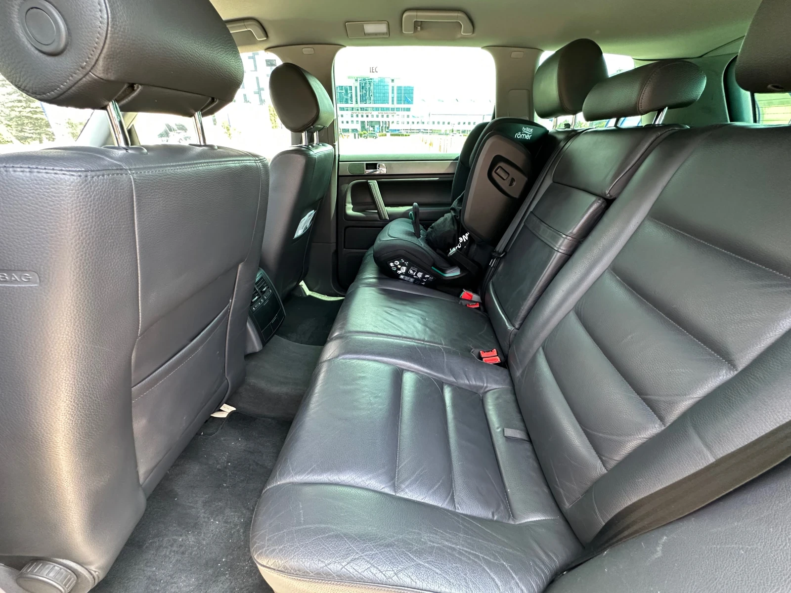 VW Touareg 3.0 TDI, снимка 11 - Автомобили и джипове - 55616397