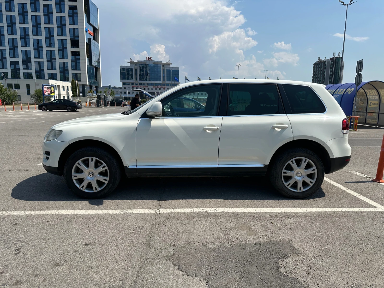 VW Touareg 3.0 TDI, снимка 2 - Автомобили и джипове - 55616397