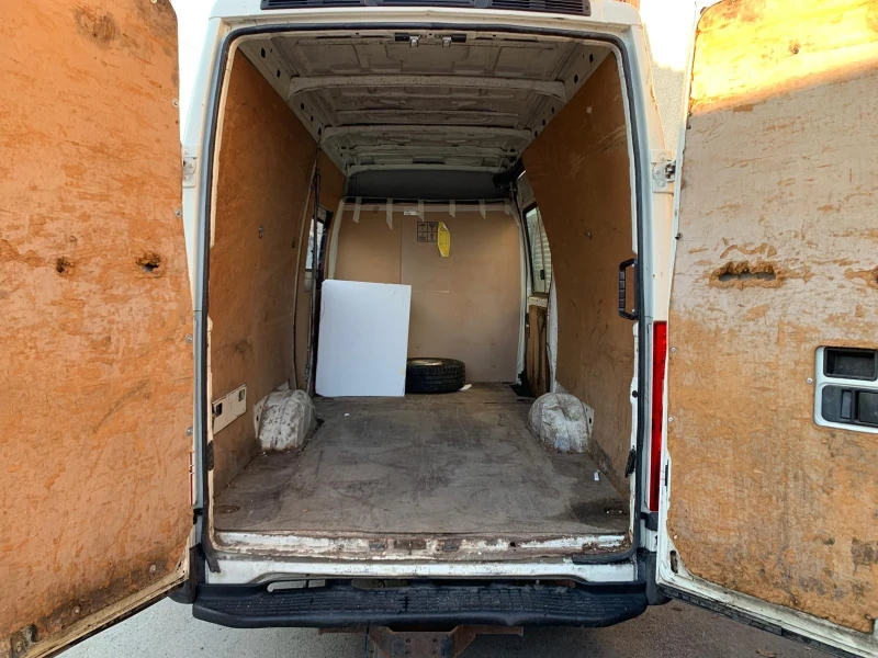 Iveco Daily 2.3 DIESEL 35s13 Clima, снимка 9 - Бусове и автобуси - 49238376