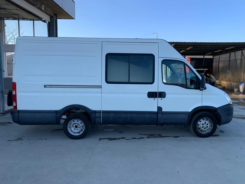 Iveco Daily 2.3 DIESEL 35s13 Clima, снимка 4 - Бусове и автобуси - 49238376