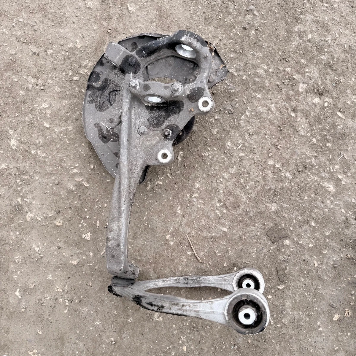Преден ляв шенкел за Mercedes W205 A20533221-1609