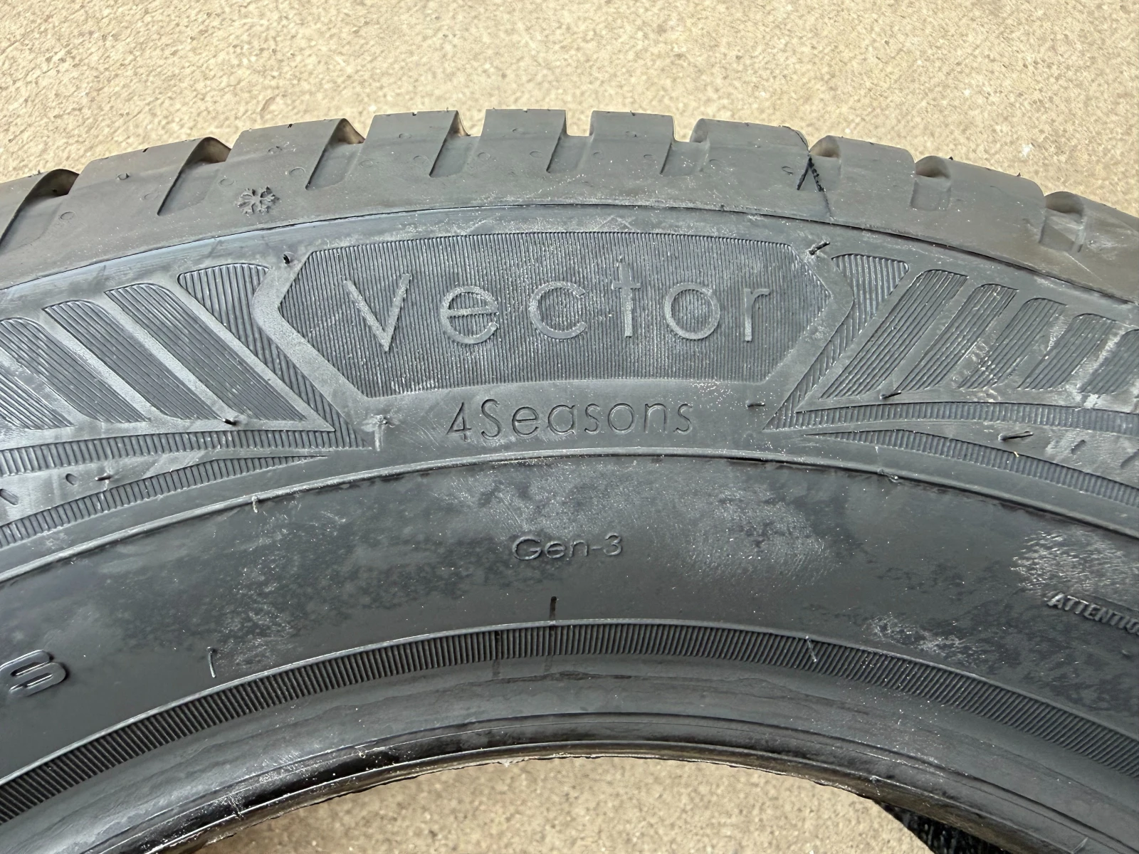 Гуми Всесезонни 195/65R15, снимка 5 - Гуми и джанти - 55583235