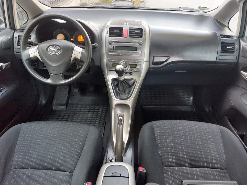 Toyota Auris 1.6i, снимка 5 - Автомобили и джипове - 47511589