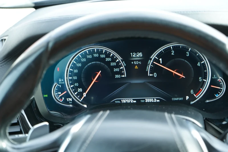 BMW 530 d* xDrive* LUXURY* HUD* , снимка 11 - Автомобили и джипове - 52739776