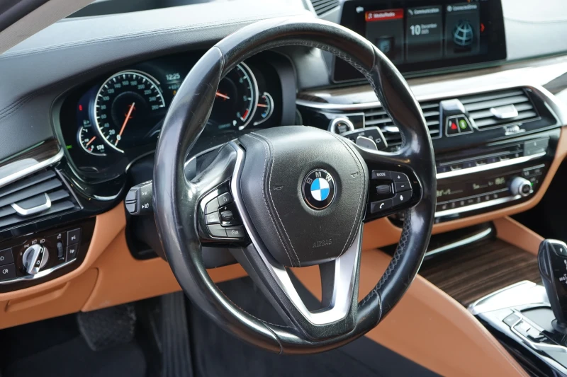 BMW 530 d* xDrive* LUXURY* HUD* , снимка 8 - Автомобили и джипове - 52739776