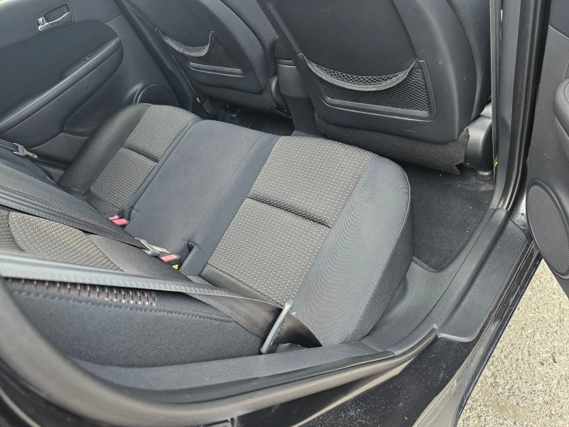 Hyundai I30 1.4I, снимка 7 - Автомобили и джипове - 52991745