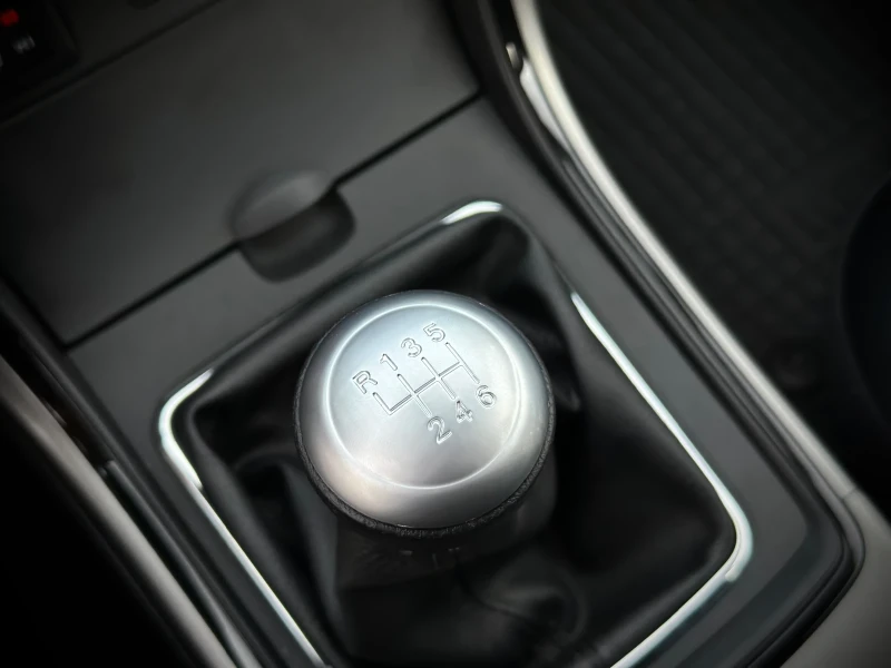 Mazda 6 2.2d, снимка 16 - Автомобили и джипове - 53220476