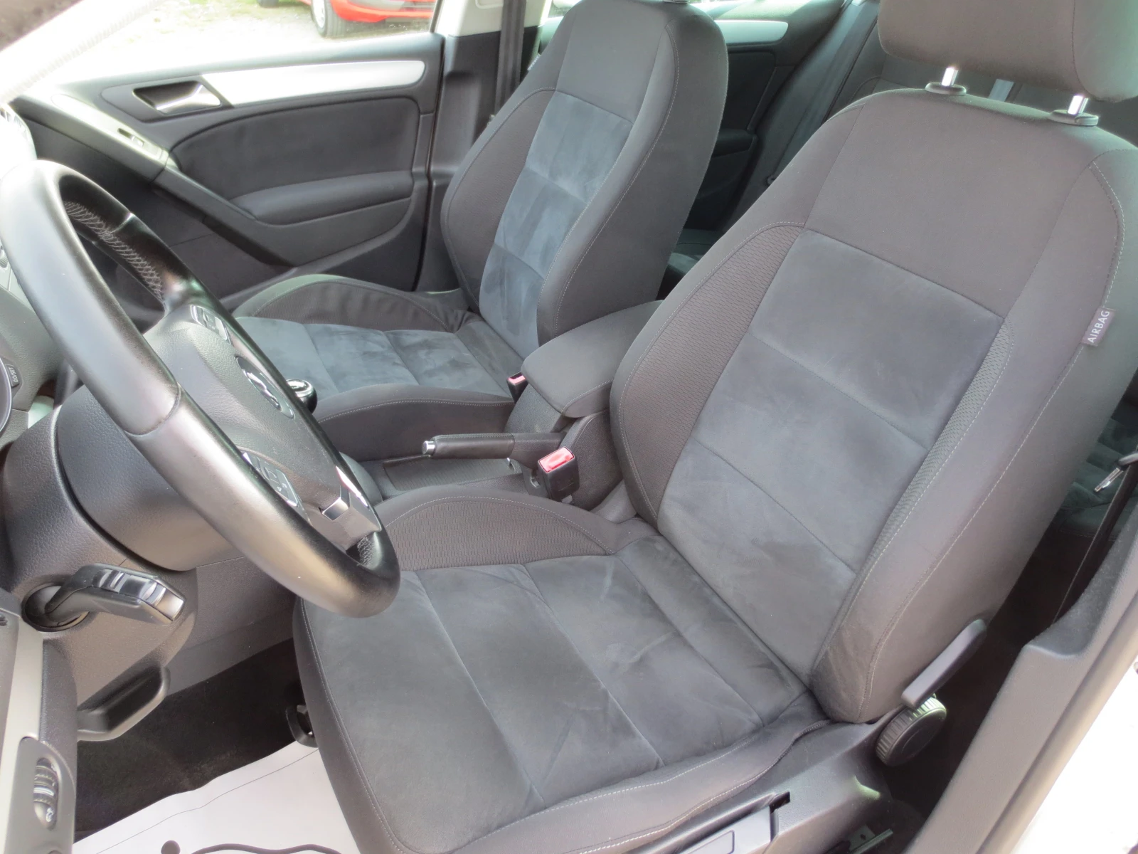 VW Golf 2.0 TDI 4 MOTION, снимка 10 - Автомобили и джипове - 53987784