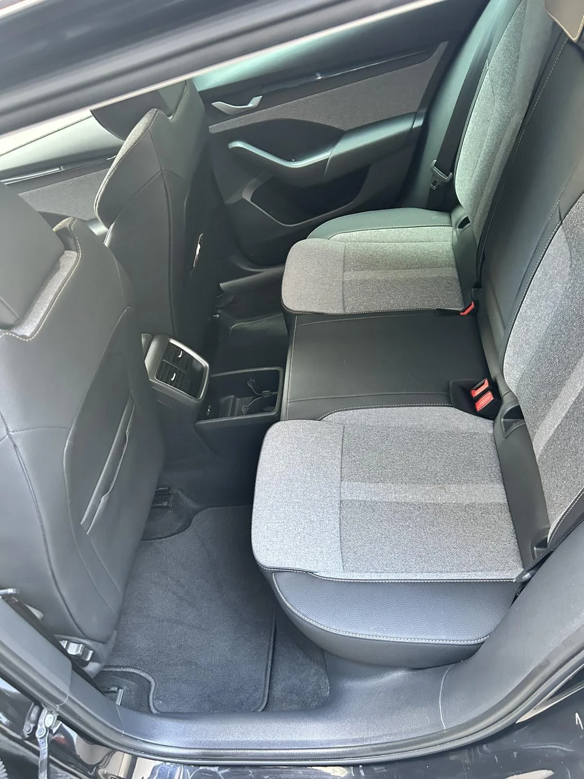 Skoda Octavia Edition Combi 2.0TDI, 7DSG, 4 год. Гаранция, снимка 5 - Автомобили и джипове - 54714931
