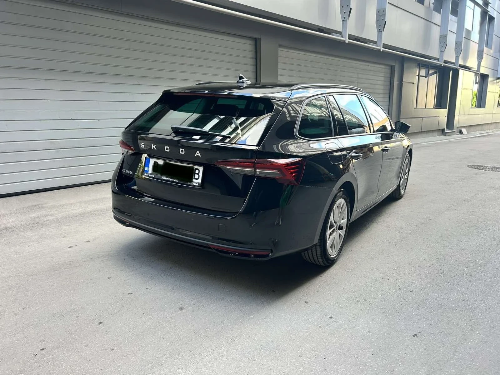 Skoda Octavia Edition Combi 2.0TDI, 7DSG, 4 год. Гаранция, снимка 2 - Автомобили и джипове - 54714931