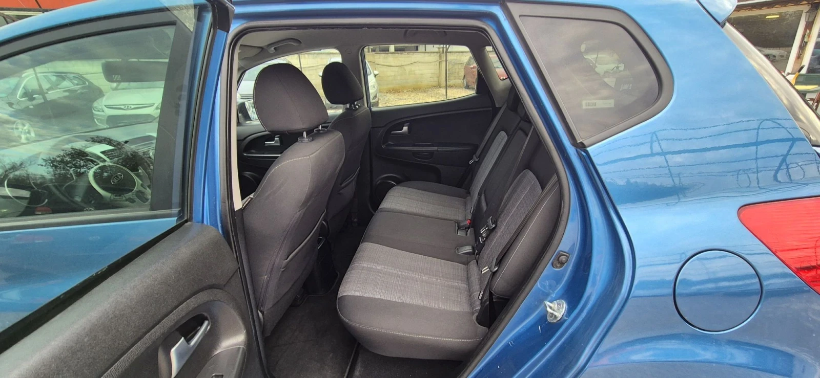 Kia Venga 1.4, снимка 13 - Автомобили и джипове - 56613422
