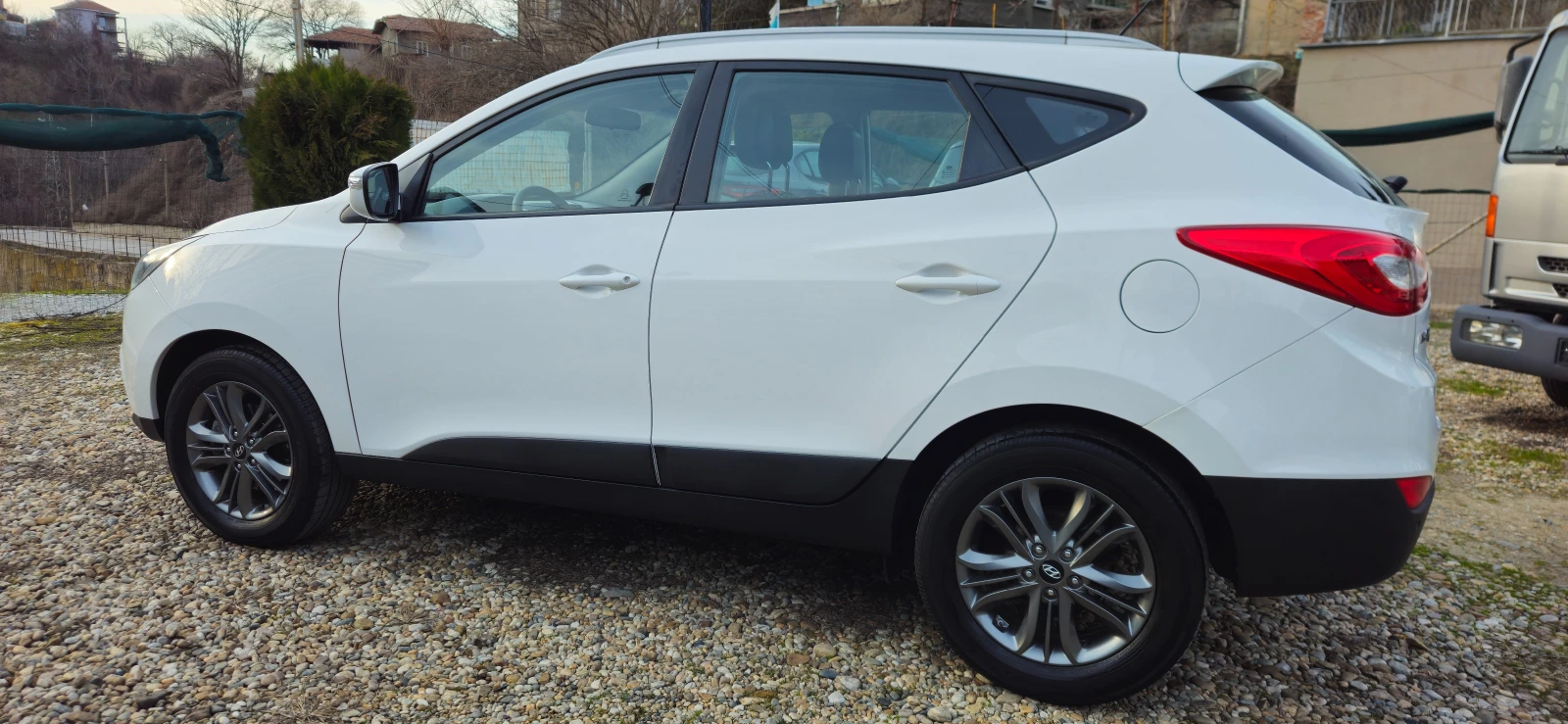 Hyundai IX35 1, 7CRDi-116kс* LED* 2015г* ЕВРО5Б* КОЖА* ТОП, снимка 4 - Автомобили и джипове - 53959137