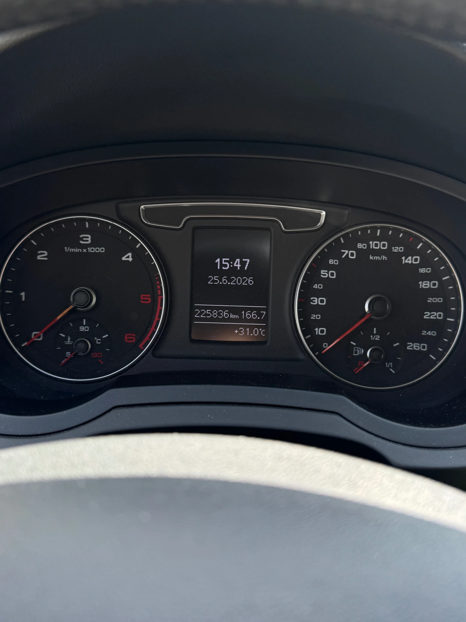 Audi Q3 2.0 TDI, снимка 11 - Автомобили и джипове - 55049501