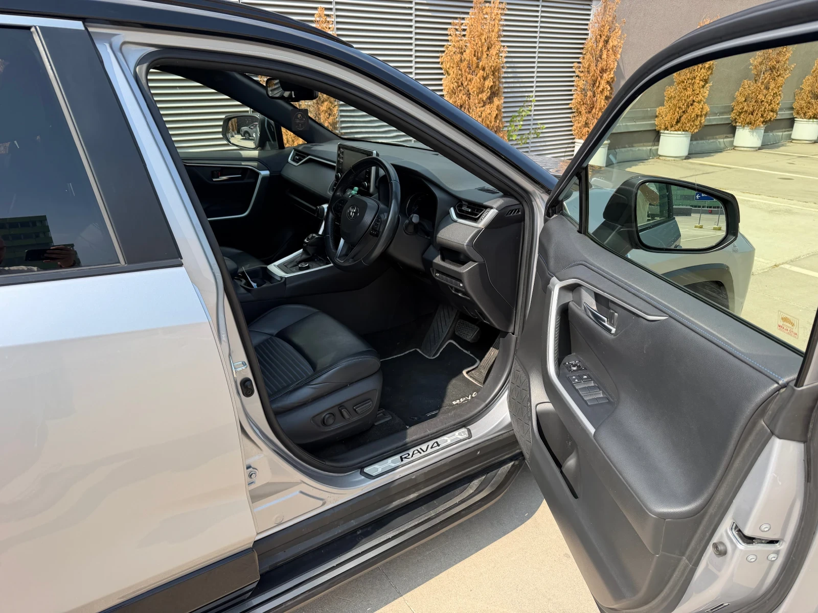 Toyota Rav4 Hybrid 4x4, снимка 7 - Автомобили и джипове - 56167909