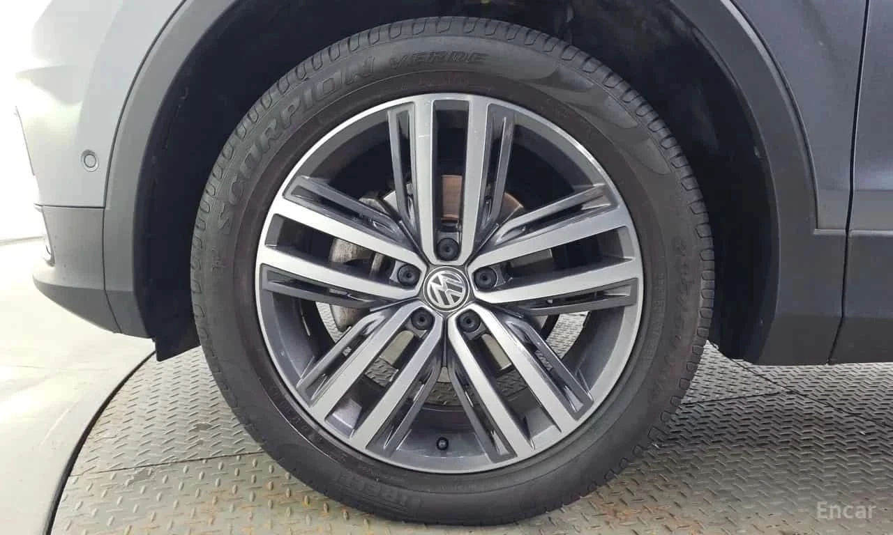 VW Tiguan, снимка 16 - Автомобили и джипове - 56707396