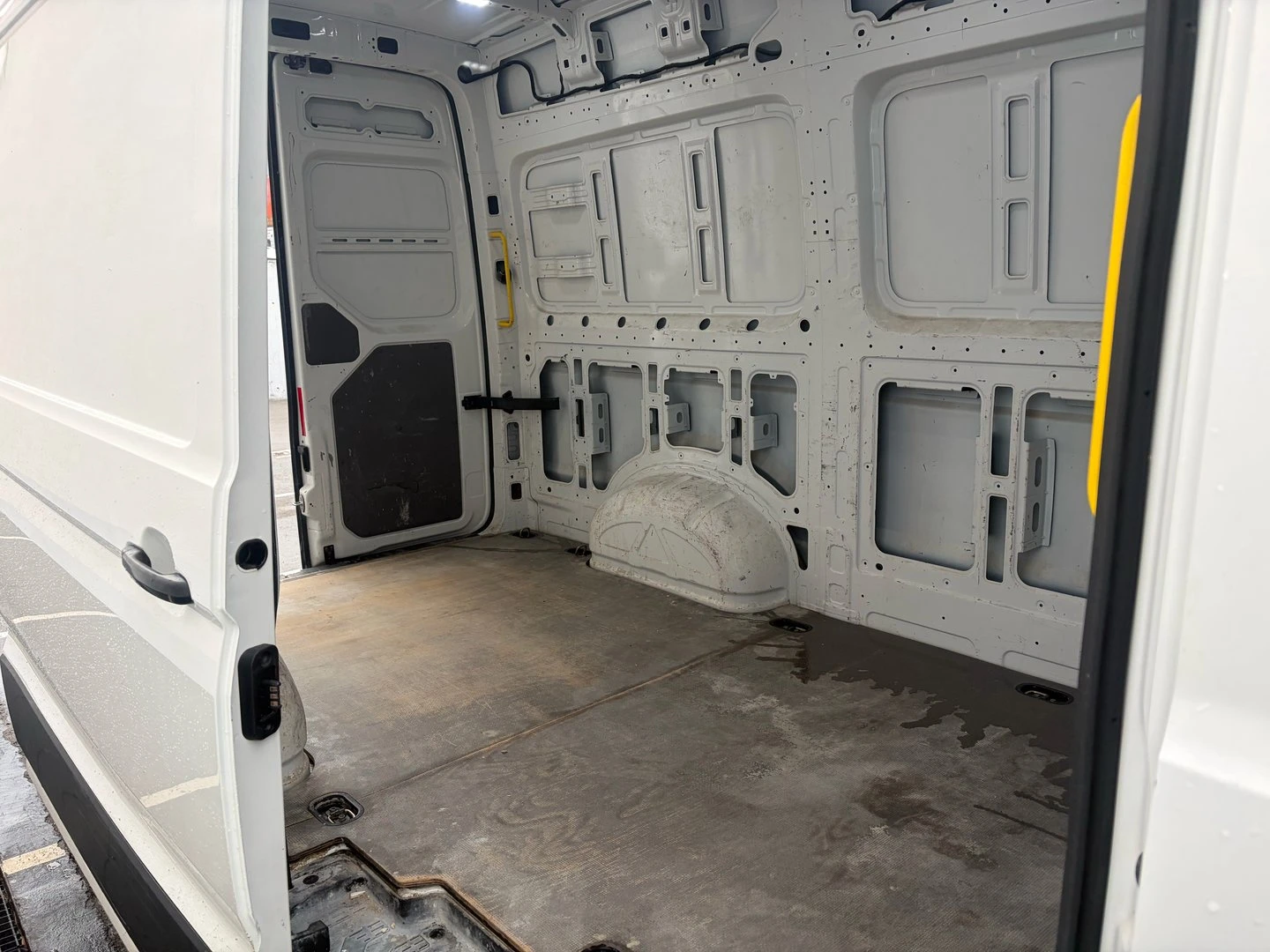 VW Crafter 35 Kasten M 11.3 m3 TDI предно - изображение 7