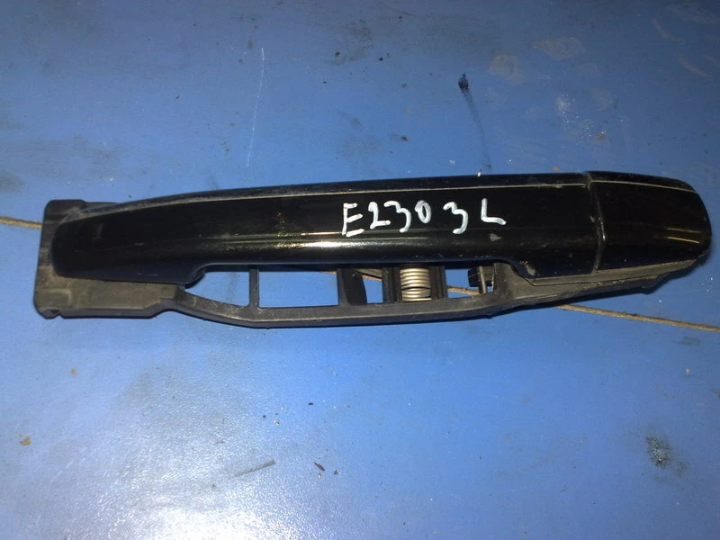 Задна лява външна дръжка за Мерцедес Е-класа 98г.