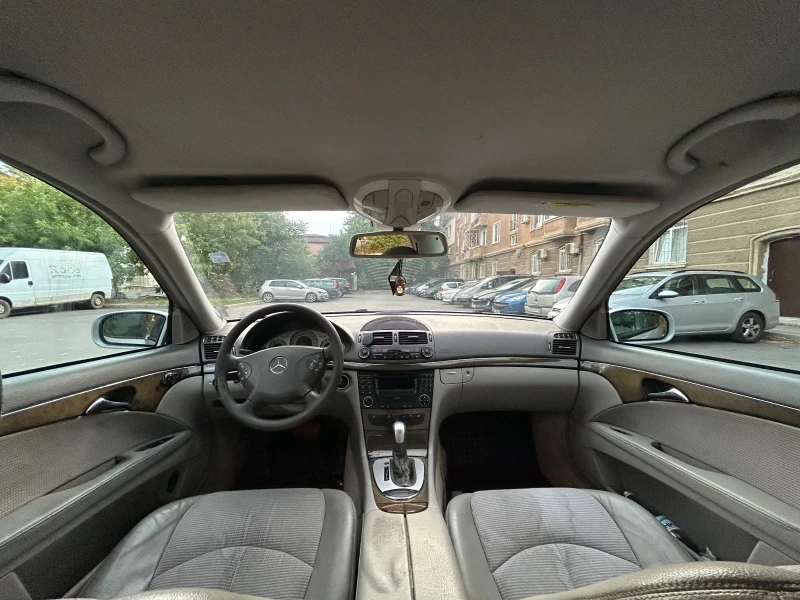 Mercedes-Benz E 240, снимка 10 - Автомобили и джипове - 52174550