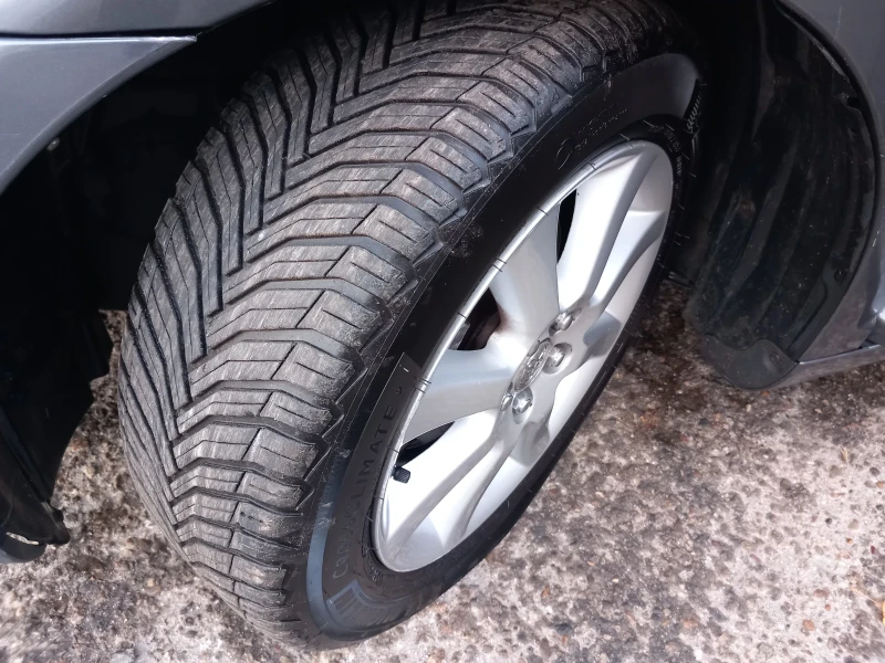 Toyota Avensis 1.8 VVT-I, снимка 16 - Автомобили и джипове - 52538429