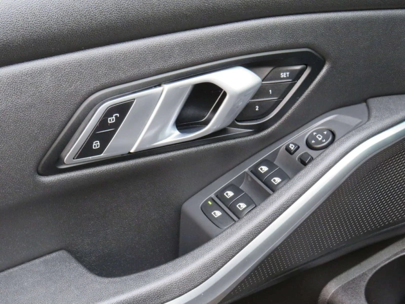 BMW 330 * xDrive * CARFAX * ЦЕНА ДО БГ, снимка 12 - Автомобили и джипове - 53086990