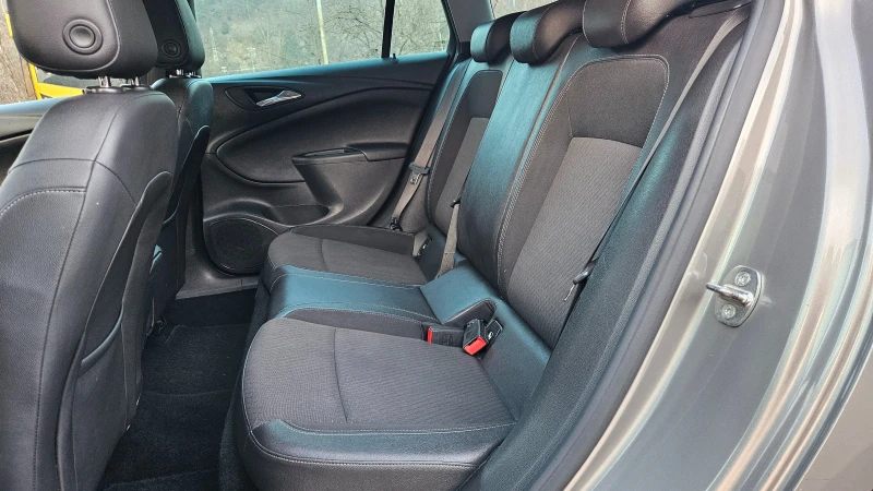 Opel Astra 1.6 CDTI NAVIG/KLIMATTONIK/6skorosti, снимка 14 - Автомобили и джипове - 53407316