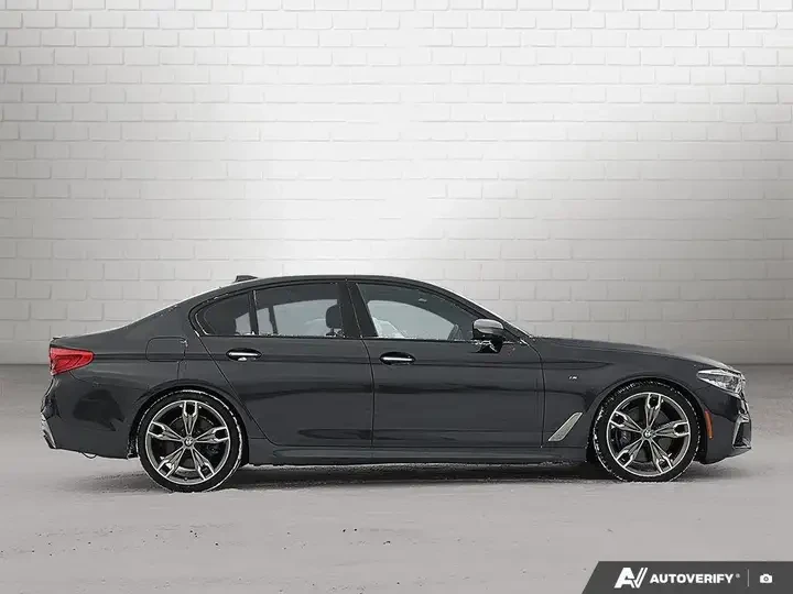 BMW 550 xDriveM550I/4.4L V8/KEYLESS/ПАНОРАМА/LOADED, снимка 3 - Автомобили и джипове - 55082037