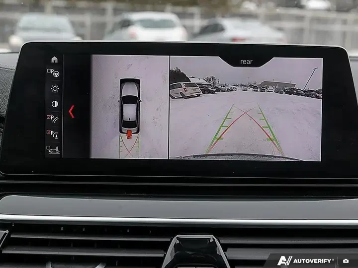 BMW 550 xDriveM550I/4.4L V8/KEYLESS/ПАНОРАМА/LOADED, снимка 14 - Автомобили и джипове - 55082037