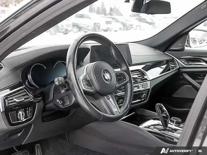 BMW 550 xDriveM550I/4.4L V8/KEYLESS/ПАНОРАМА/LOADED, снимка 10 - Автомобили и джипове - 55082037