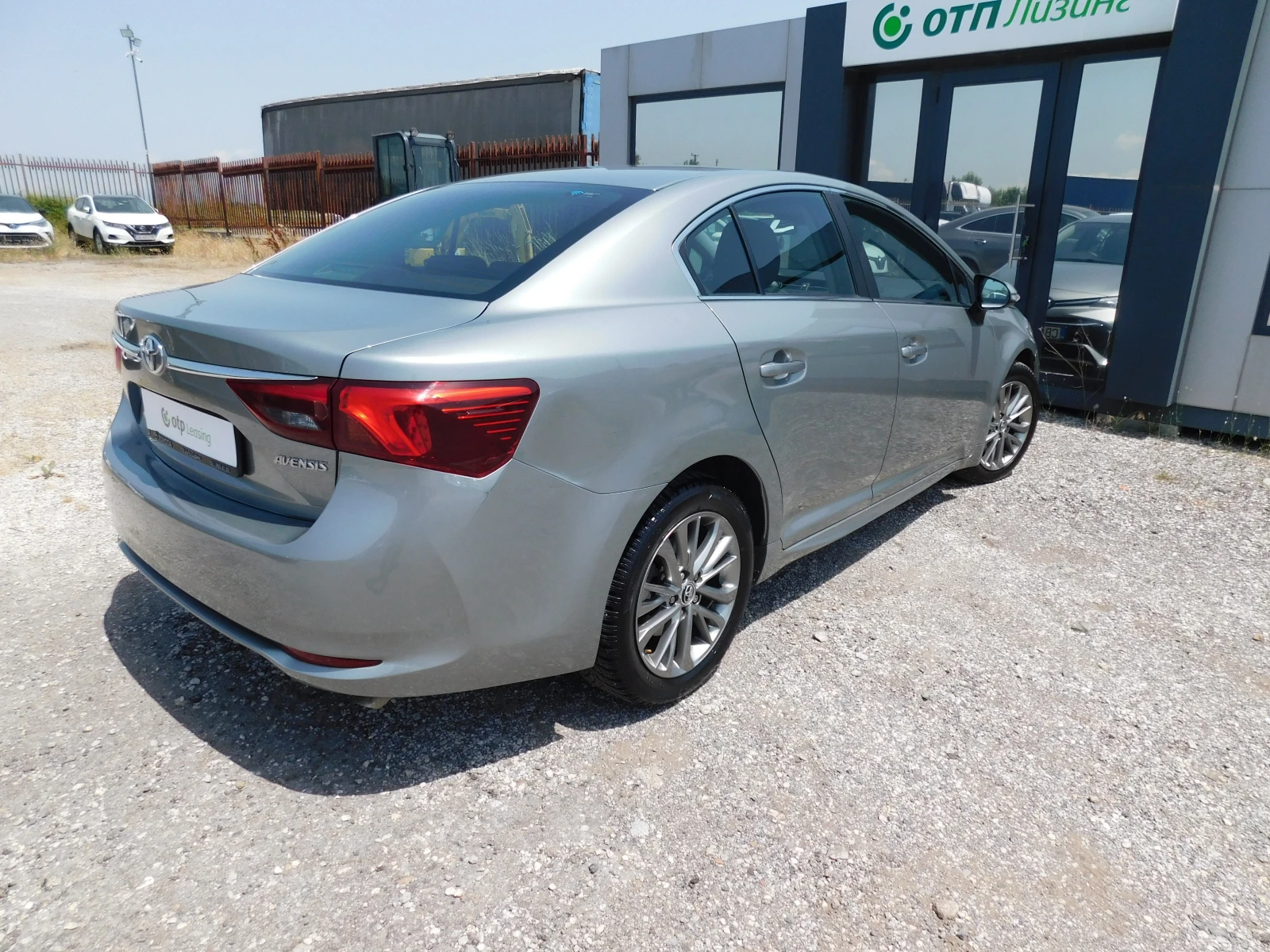 Toyota Avensis 2.0 D-4D - изображение 4