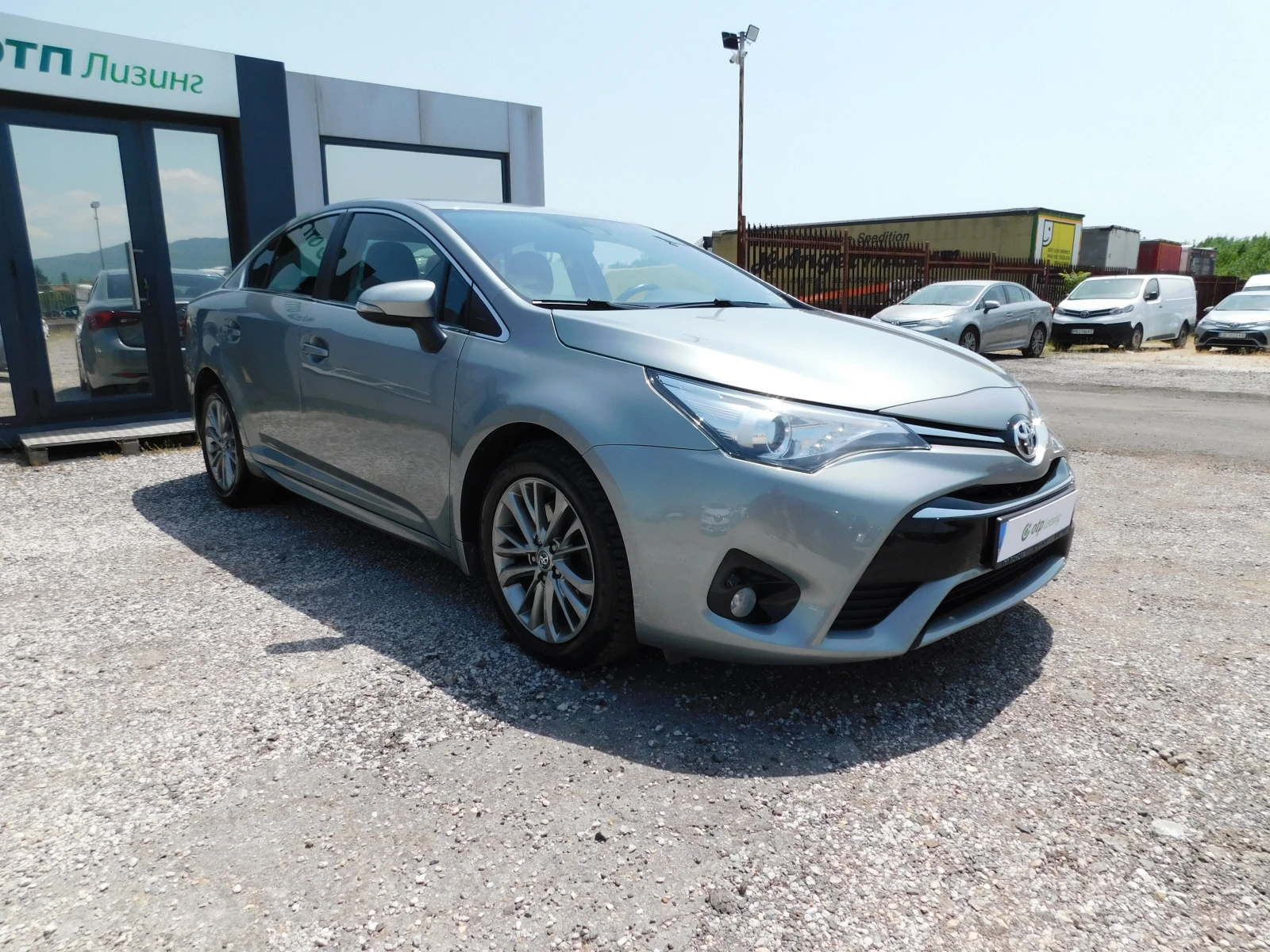 Toyota Avensis 2.0 D-4D - изображение 2