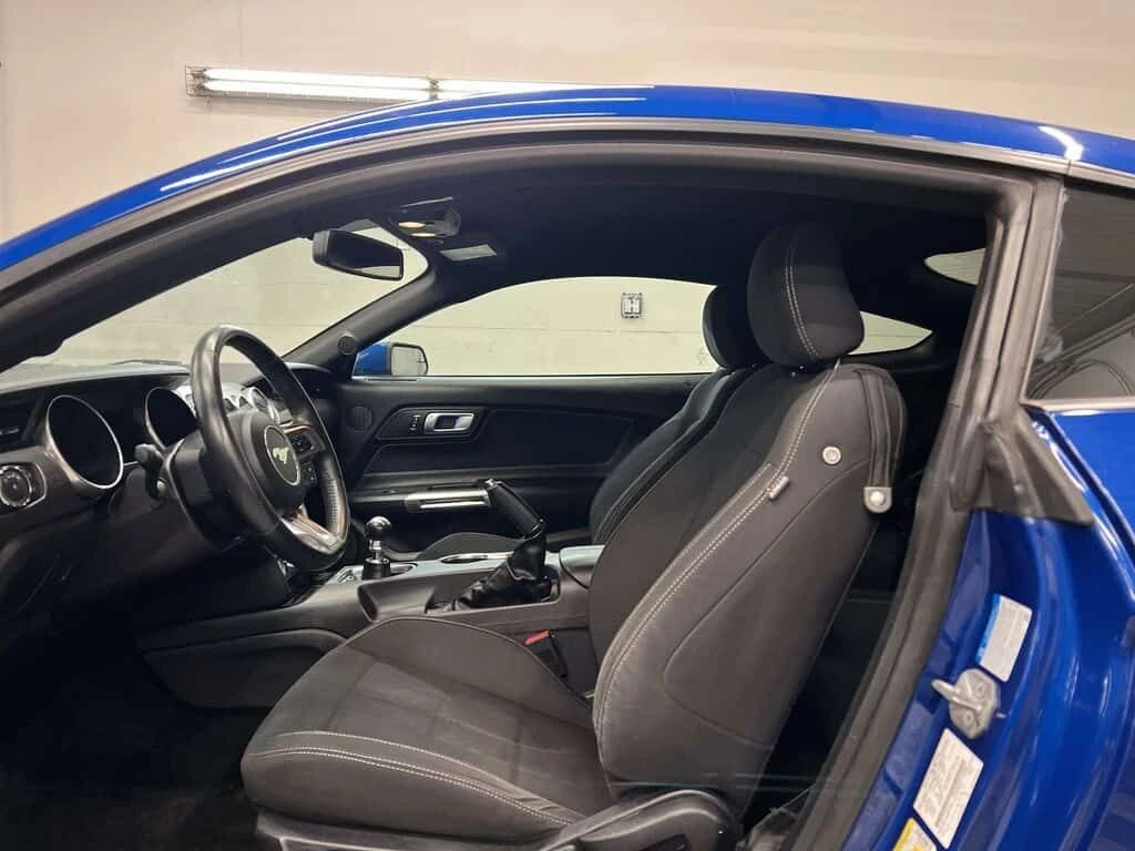 Ford Mustang GT * Фиксирана цена до БГ * Ръчна кутия * 90к км, снимка 4 - Автомобили и джипове - 54124734