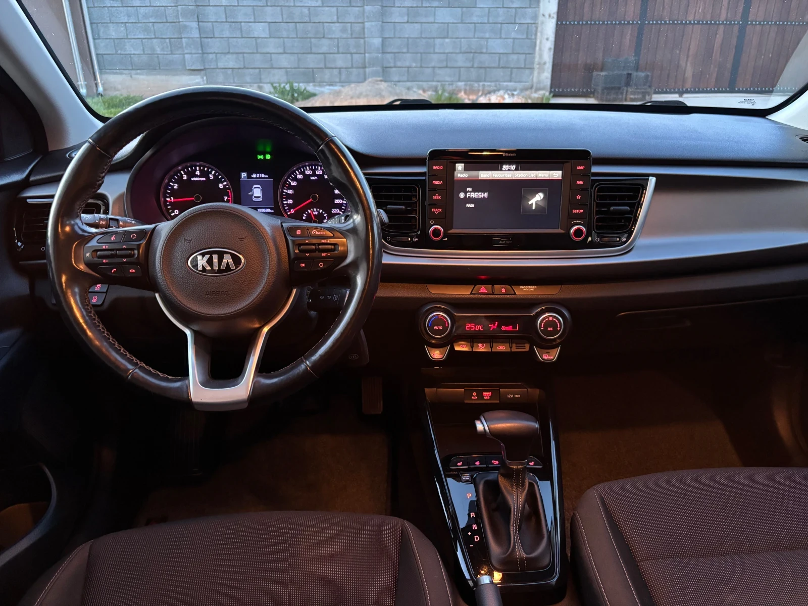 Kia Rio 1.0i AVTOMATIK SWISS , снимка 10 - Автомобили и джипове - 54335816