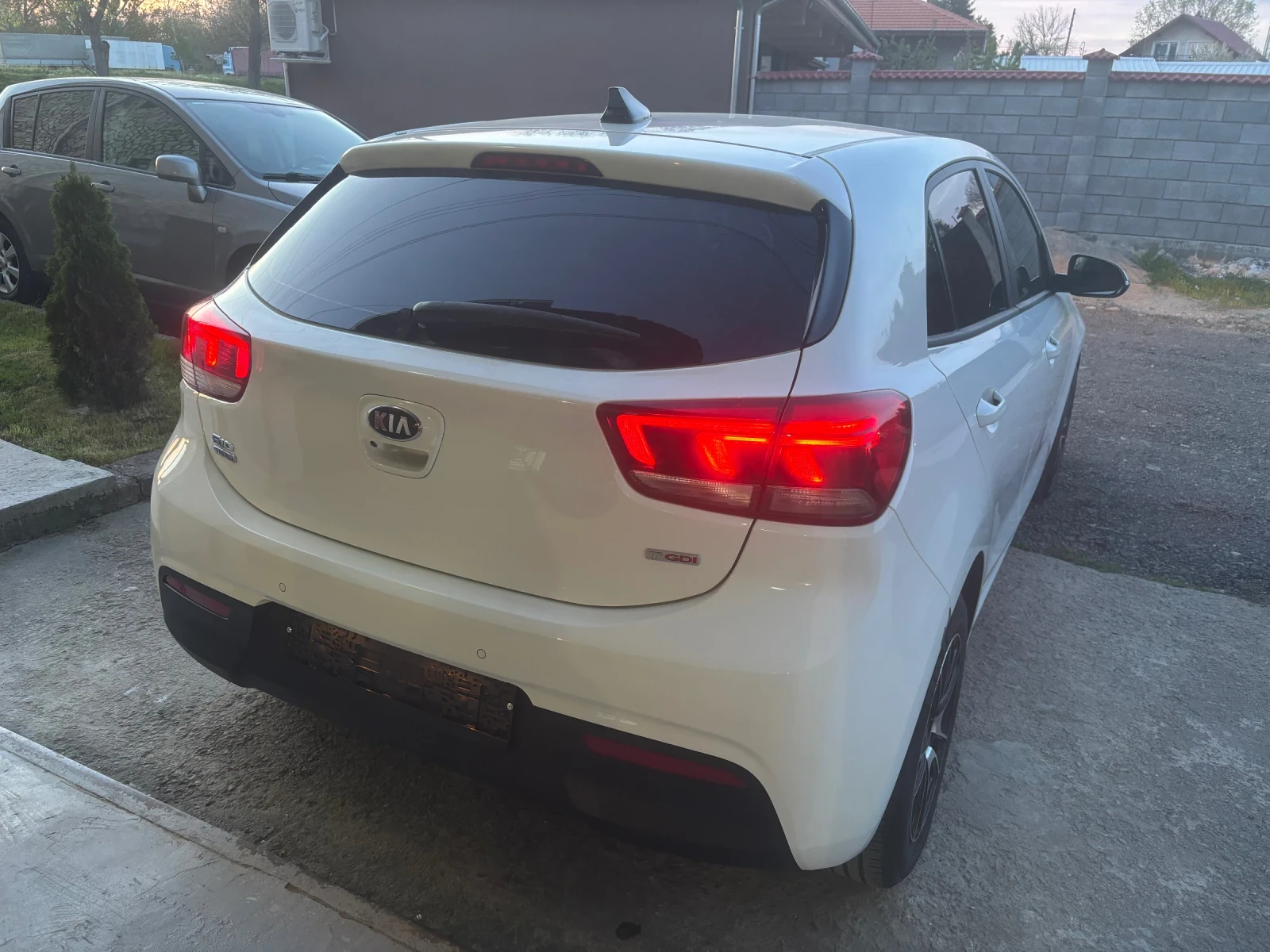 Kia Rio 1.0i AVTOMATIK SWISS , снимка 4 - Автомобили и джипове - 54335816