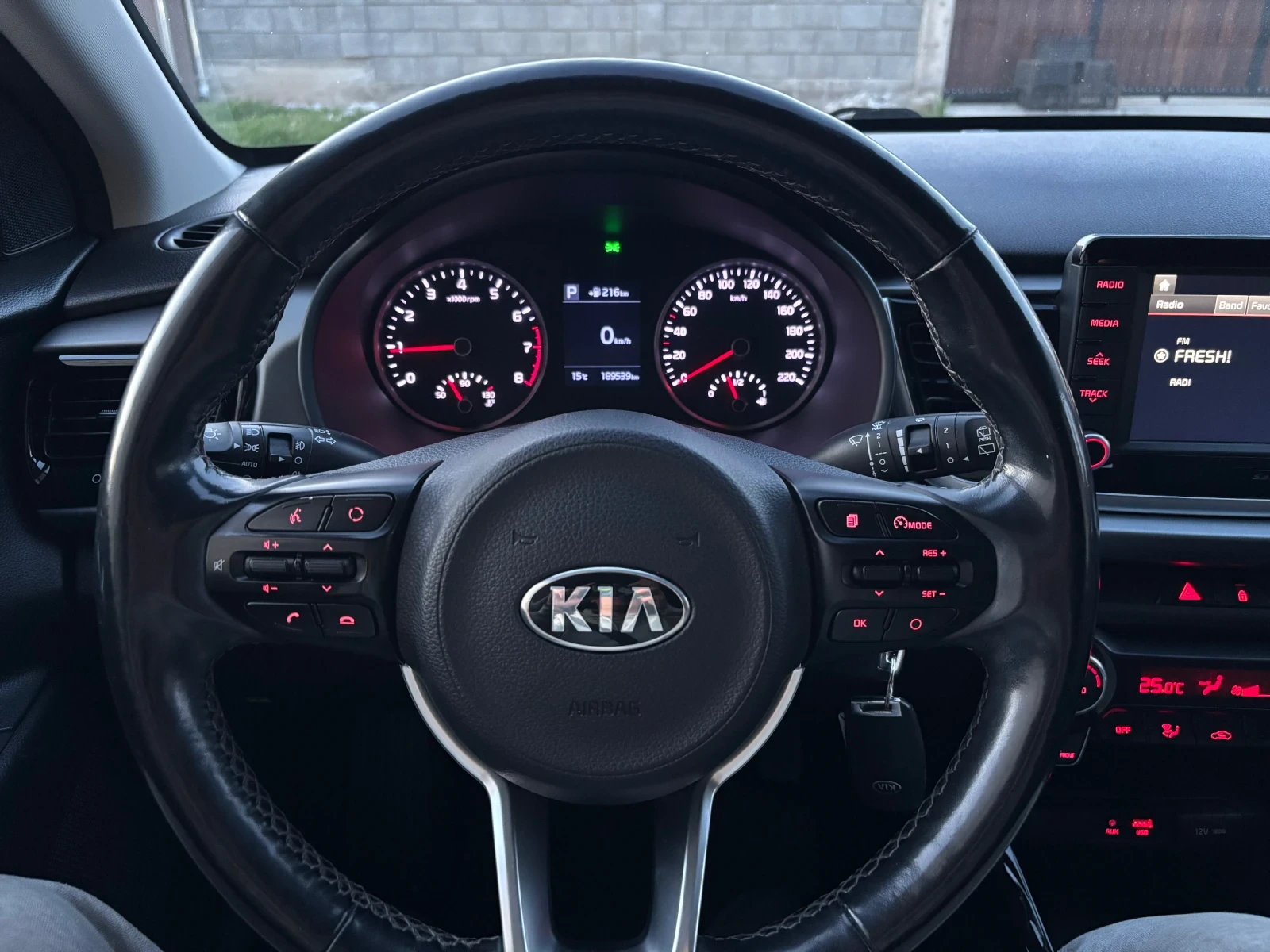 Kia Rio 1.0i AVTOMATIK SWISS , снимка 11 - Автомобили и джипове - 54335816