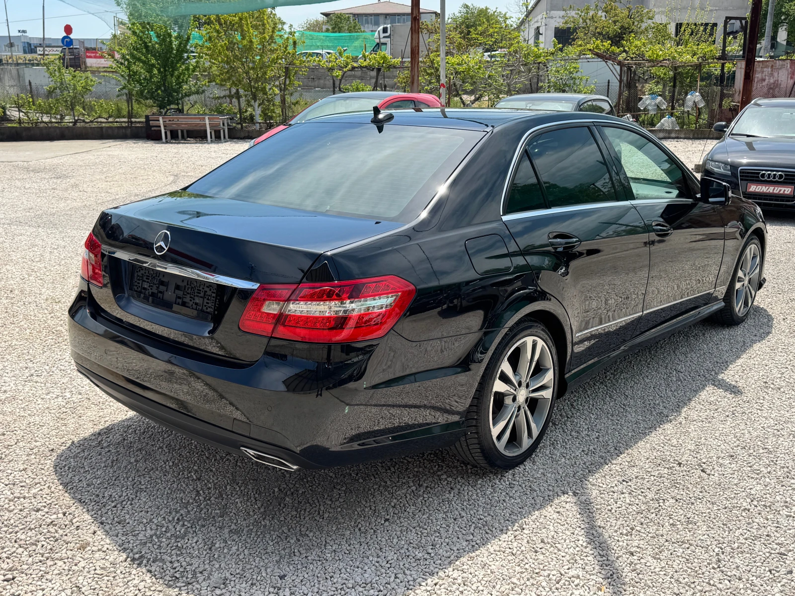 Mercedes-Benz E 200 AMG-Avantgarde, снимка 4 - Автомобили и джипове - 54453681