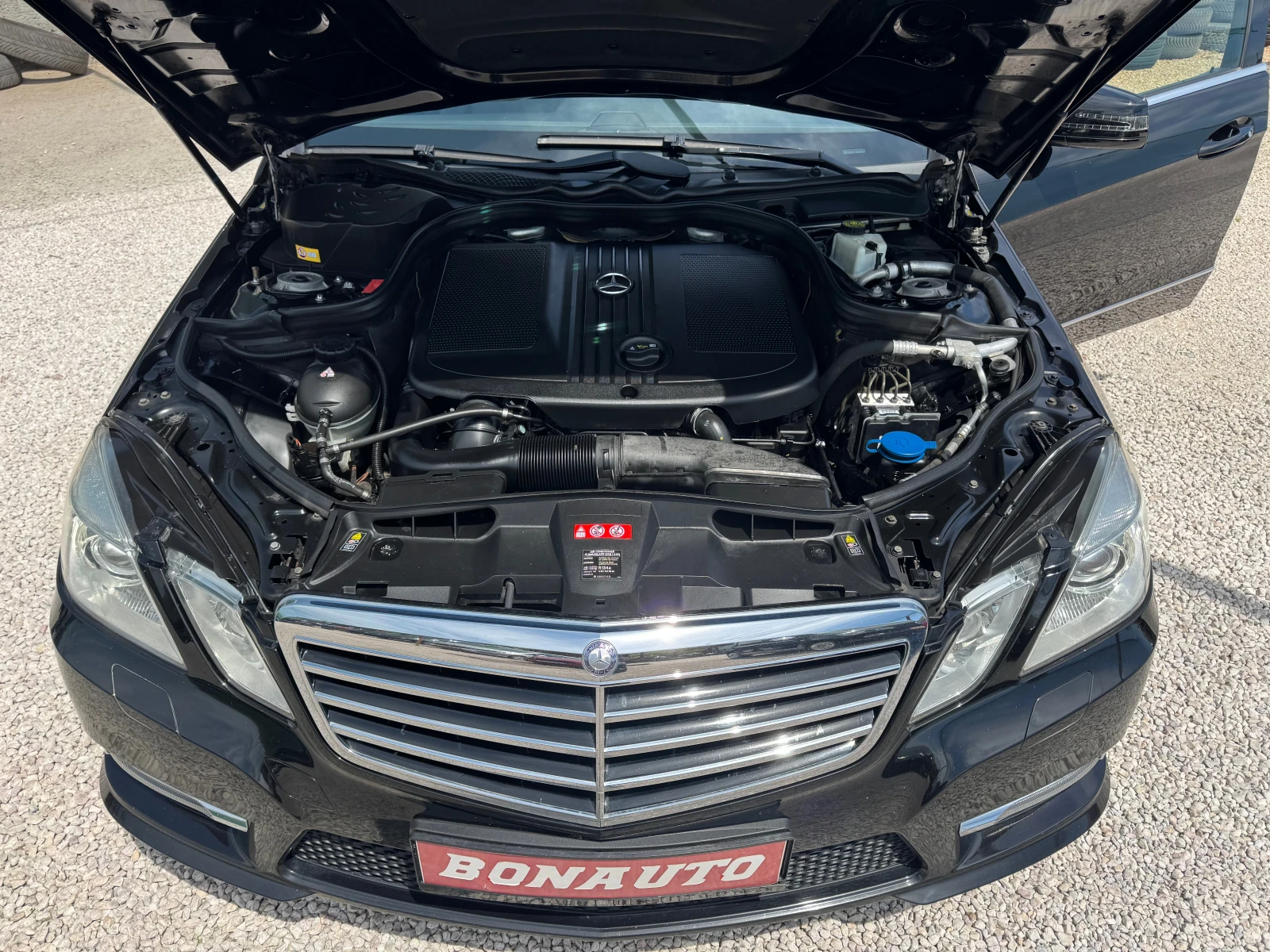 Mercedes-Benz E 200 AMG-Avantgarde, снимка 7 - Автомобили и джипове - 54453681
