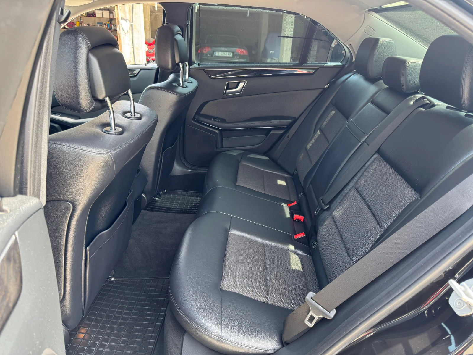 Mercedes-Benz E 200 AMG-Avantgarde, снимка 12 - Автомобили и джипове - 54453681