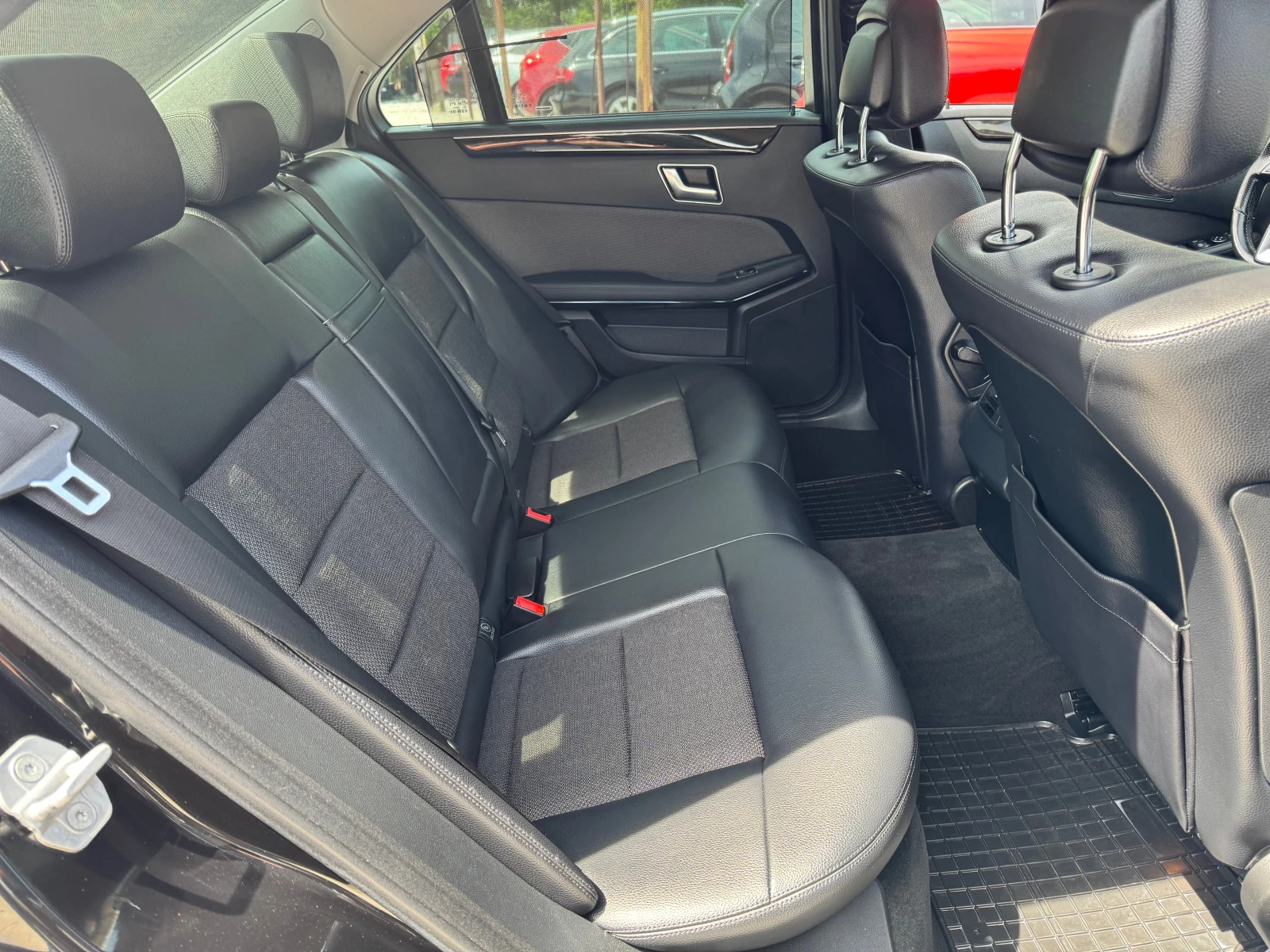 Mercedes-Benz E 200 AMG-Avantgarde, снимка 16 - Автомобили и джипове - 54453681
