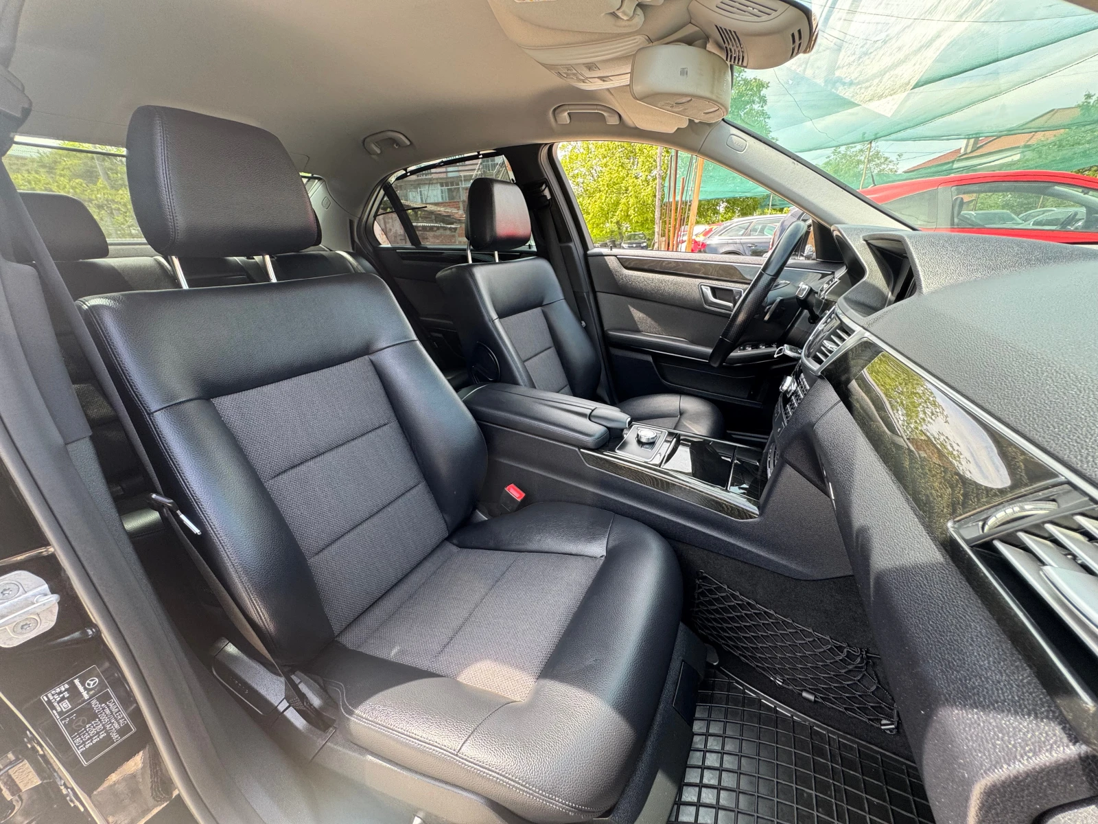 Mercedes-Benz E 200 AMG-Avantgarde, снимка 11 - Автомобили и джипове - 54453681
