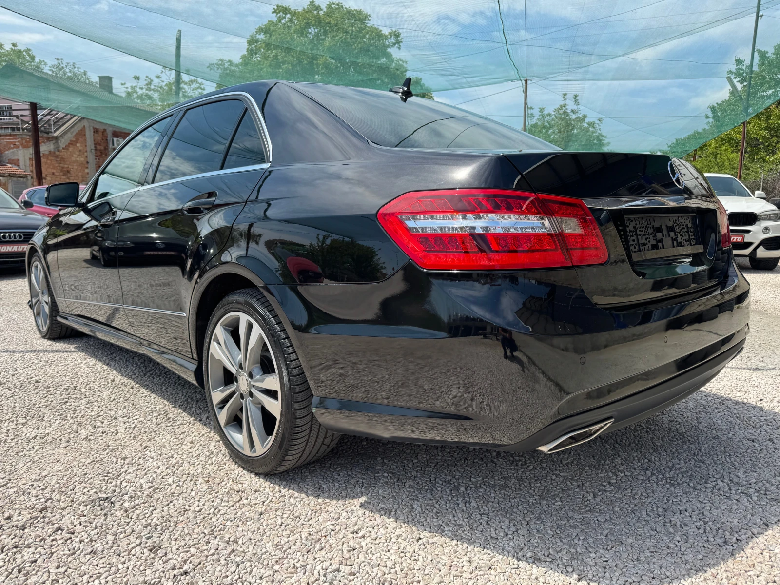 Mercedes-Benz E 200 AMG-Avantgarde, снимка 5 - Автомобили и джипове - 54453681