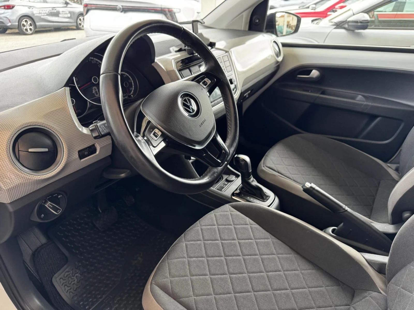 VW Up E-UP/38.6KWH/50.000км./CCS/, снимка 9 - Автомобили и джипове - 55012421