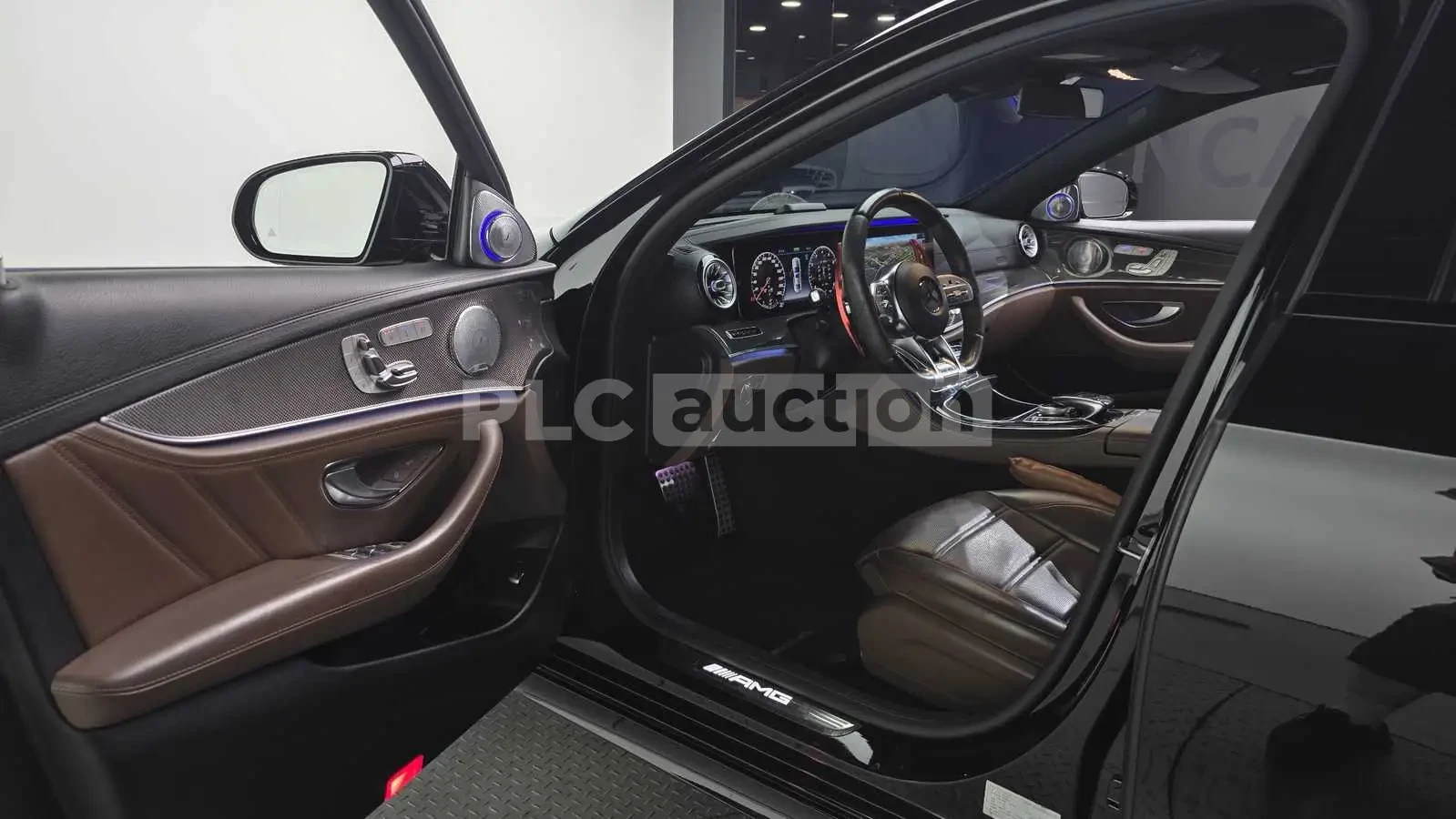 Mercedes-Benz E 43 AMG | 3D BURMASTER| 360| HUD| ПАНОРАМА| ВКЛ.ТЕХНОТЕСТ, снимка 4 - Автомобили и джипове - 55031020